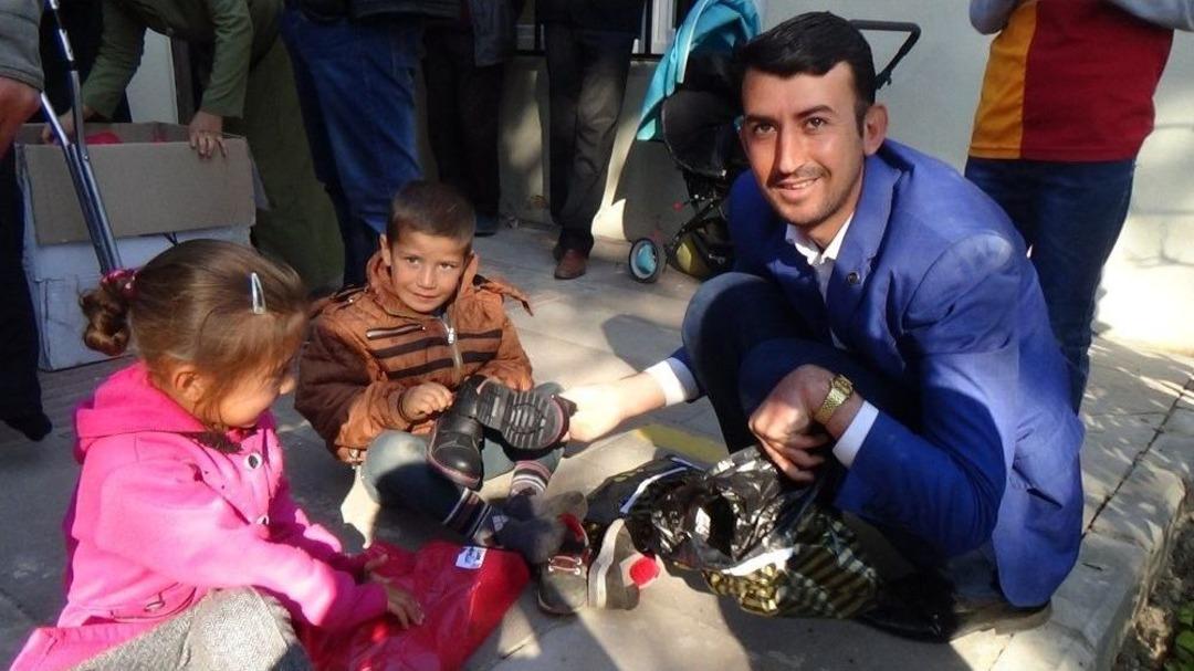 Siverek&rsquo;te 100 Engelli &Ccedil;ocuğa Bot Dağıtımı