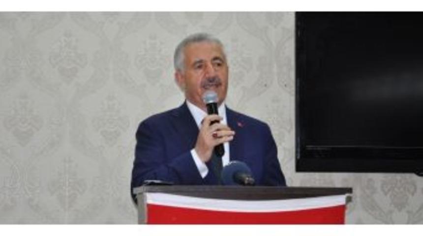 Bakan Ahmet Arslan, M&uuml;jdeyi Verdi