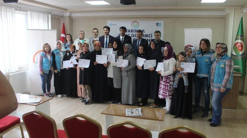 Kadın Çiftçilere Sertifikaları Verildi