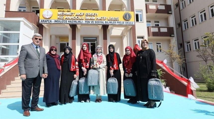 Başkan Karaosmanoğlu, Dünya Şampiyonu Öğrencileri Kutladı