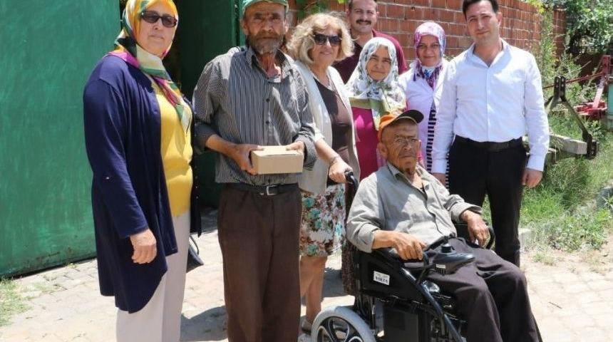 Manisa’da 2 Engellinin Yüzü Akülü Arabayla Güldü