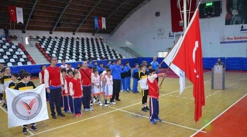 Okullararası Basketbol Yarı Final Müsabakaları Başladı