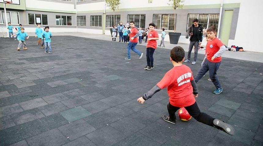 Sokak Oyunlarıyla Neşe Doluyorlar