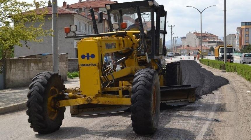 Şuhut&rsquo;ta Yol &Ccedil;alışmaları Hızla İlerliyor