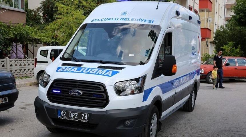 Sel&ccedil;uklu Belediyesinden Hasta Nakil Ambulansı Hizmeti