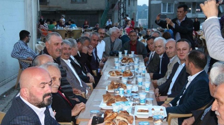 Kozlu&rsquo;da Geleneksel İftar Programları S&uuml;r&uuml;yor