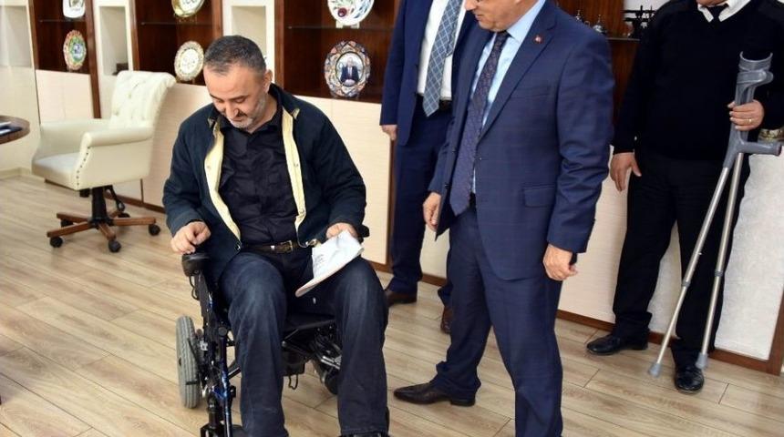 Tekerlekli Sandalyesi &Ccedil;alınan Engelliye Başkan Kayda&rsquo;dan Yardım Eli