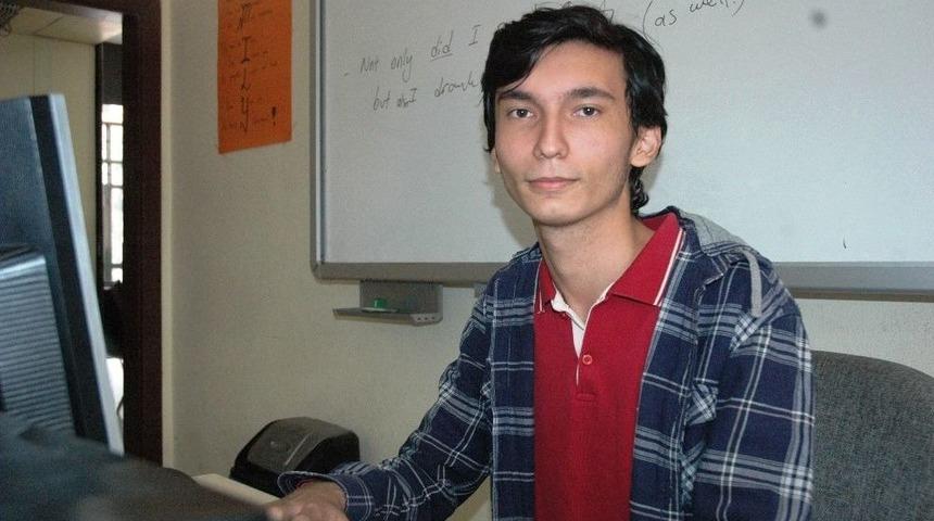 Lise &Ouml;ğrencisi, Siri&rsquo;nin A&ccedil;ığını Buldu