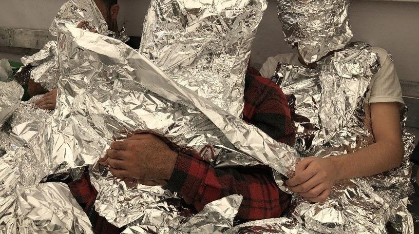 Ka&ccedil;ak G&ouml;&ccedil;menleri Saklamak İ&ccedil;in Al&uuml;minyum Folyoya Sardılar