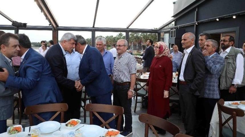 Başkan Karaosmanoğlu, Muhtarlarla İftarda Buluştu