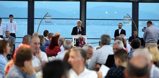 Başkan Karaosmanoğlu, Muhtarlarla İftarda Buluştu
