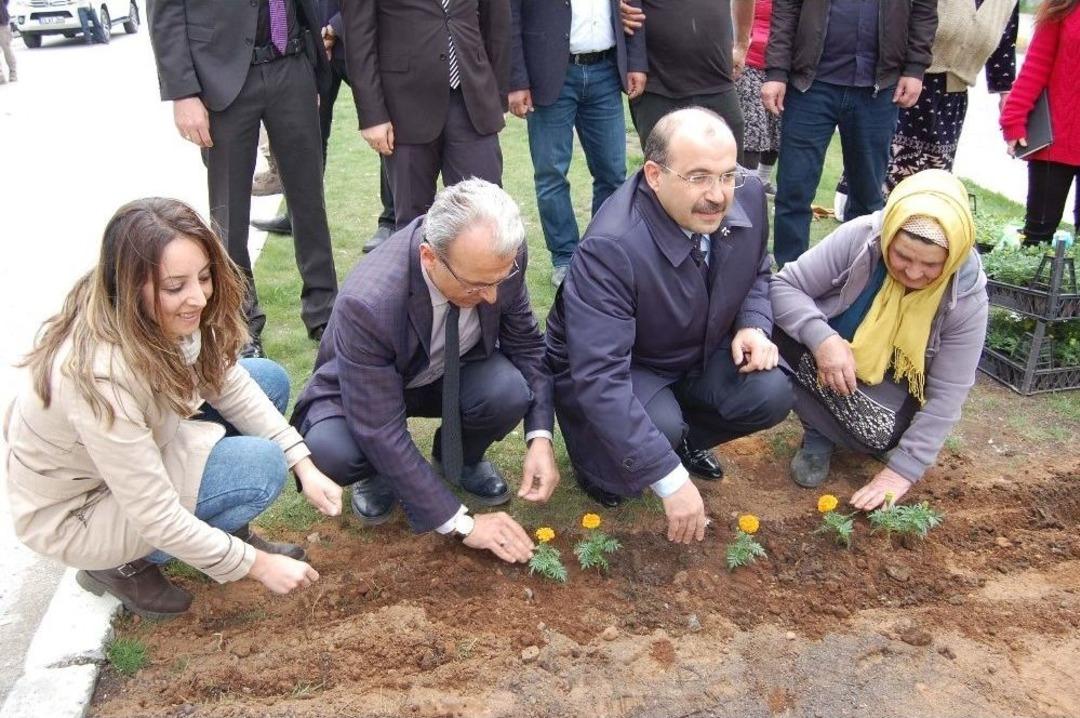 (&ouml;zel Haber) Bitlis, Ahıskalı Kadınların Eliyle G&uuml;zelleşiyor