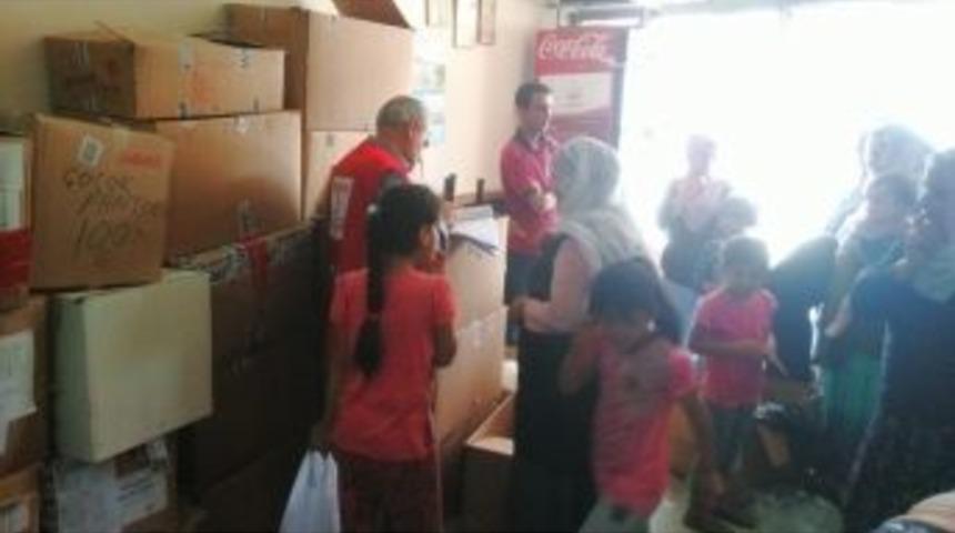 Kulp Kızılay Şubesi İhtiya&ccedil; Sahibi Ailelere Yardım Etti