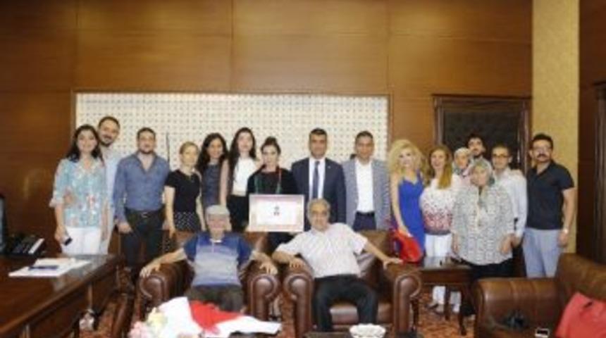 &Ouml;zdemir: "hukuk, Uygar Yaşamın Temelidir"