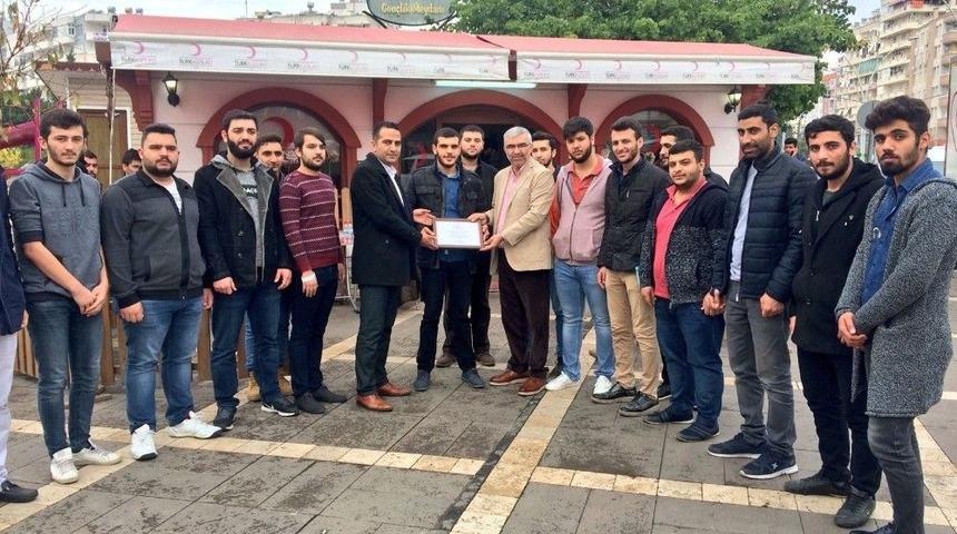 Adanalı Gen&ccedil;ler Kızılay&rsquo;a Kan Verdi