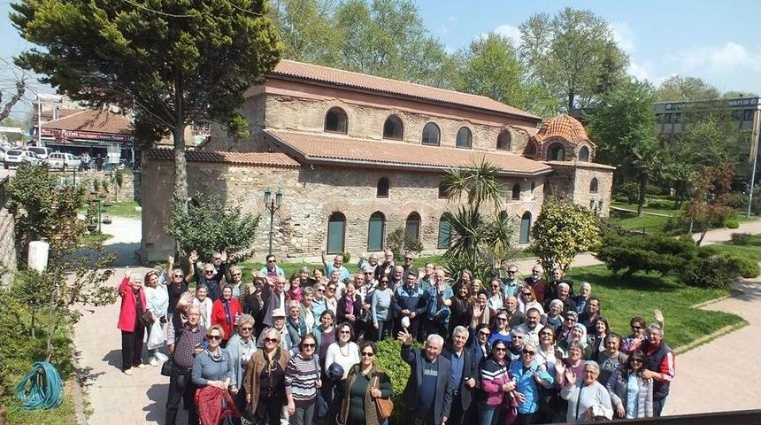 Olgun Gen&ccedil;ler İznik&rsquo;te Baharın Keyfini &Ccedil;ıkardı
