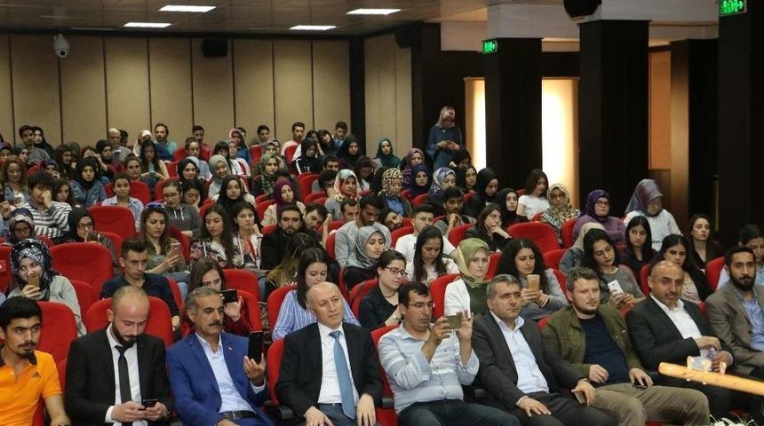 &lsquo;son B&uuml;y&uuml;k Abdal Neşet Ertaş&rsquo; Kb&uuml;&rsquo;de Anıldı