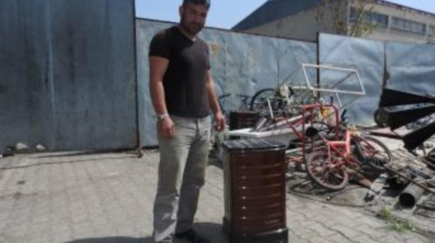 Hurda Olarak Satın Aldığı Sobadan Bir Poşet Altın &Ccedil;ıktı