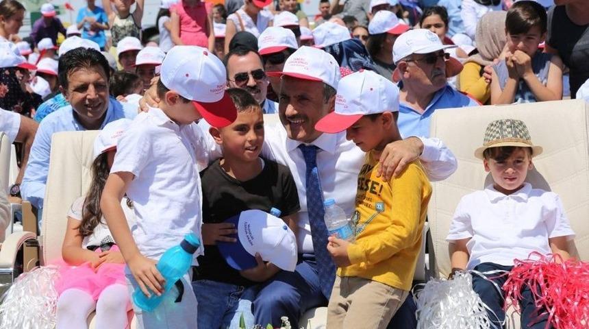 &Ccedil;ocuklar Şenlikte G&ouml;n&uuml;llerince Eğlendi