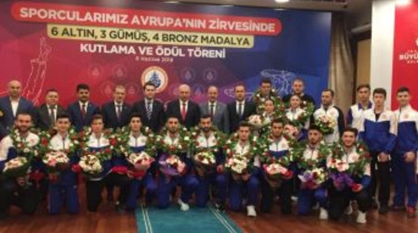 İbb Başkanı Mevl&uuml;t Uysal&rsquo;dan Başarılı Sporculara &Ouml;d&uuml;l