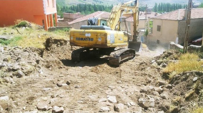 Develi&rsquo;de Kırsal Mahallelerdeki &Ccedil;alışmalar Devam Ediyor