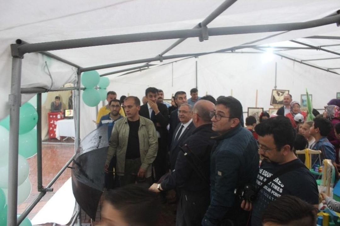 &Ccedil;evre Etkinliklerinde Şiddetli Yağış Zor Anlar Yaşattı