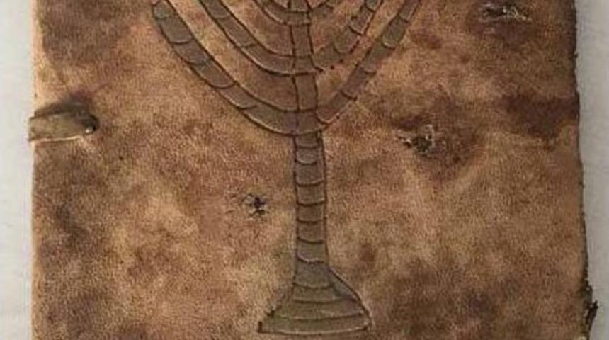 Otomobilde Tarihi Tevrat Bulundu