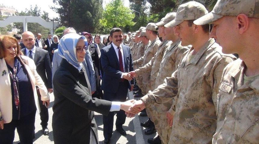 Ak Parti Kadın Kolları Başkanı &Ccedil;am&rsquo;dan Mehmet&ccedil;iğe Ziyaret