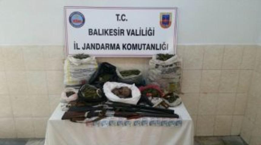 K&ouml;rfezde Jandarmadan Uyuşturucu Operasyonu