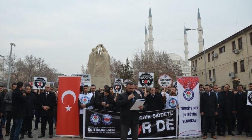 Öğretmeni Darp Edenler Kınandı