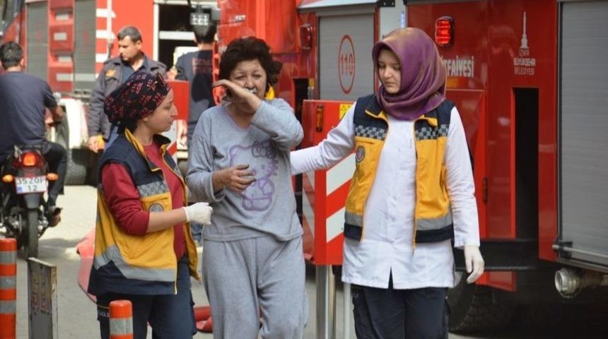 İzmir&rsquo;deki Ev Yangını Korkuttu