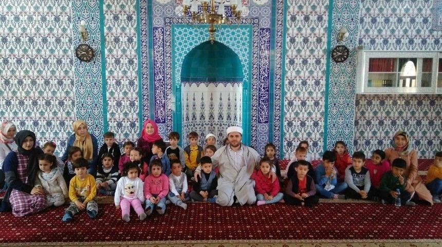 Cami Miniklerin Cıvıl Cıvıl Sesleriyle Doldu