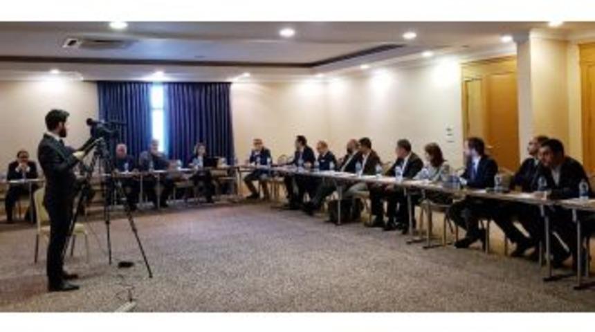 İletişimciler, İletişim Fak&uuml;ltelerinin Problemlerini Masaya Yatırdı