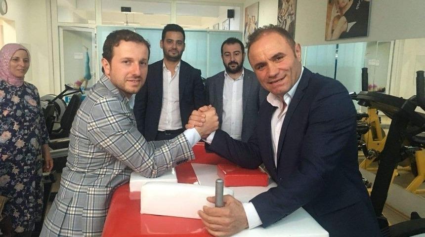 Ak Parti Milletvekili Adayı Ahmet Kılı&ccedil;, Se&ccedil;im Kampanyasını Gece G&uuml;nd&uuml;z S&uuml;rd&uuml;r&uuml;yor