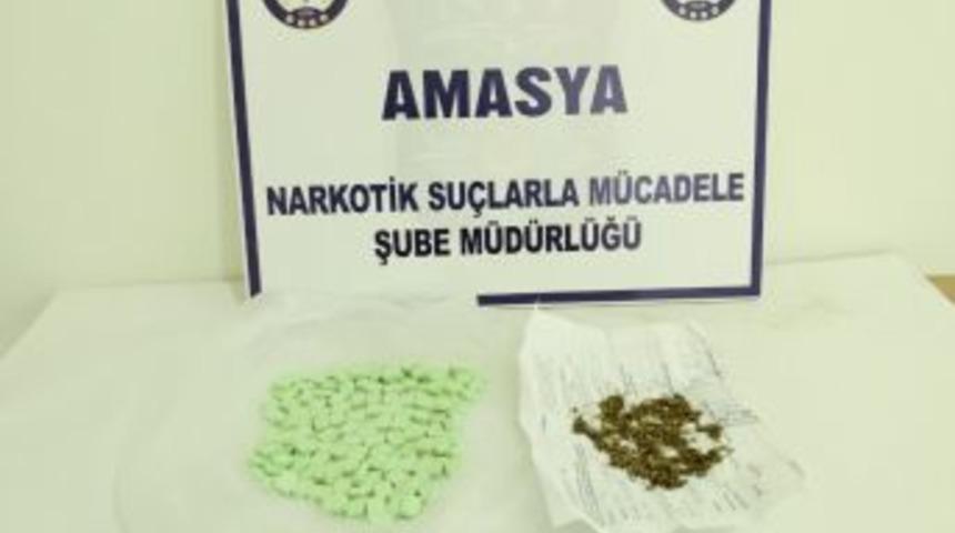 Hastane &Ccedil;alışanının &Uuml;zerinden 130 Uyuşturucu Hap &Ccedil;ıktı