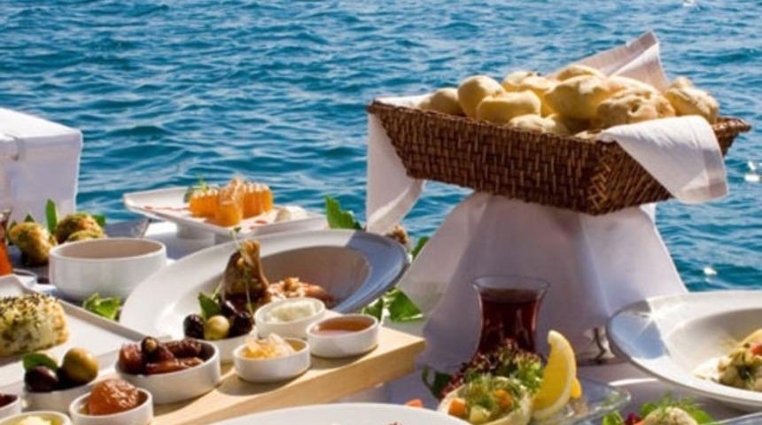 İstanbul'da Deniz Manzarasına Karşı Kahvaltı Edebileceğiniz 10 Mekan