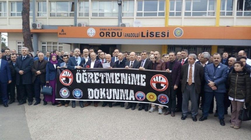 Ordu&rsquo;da Sendikalardan &Ouml;ğretmen Cinayetine Protesto
