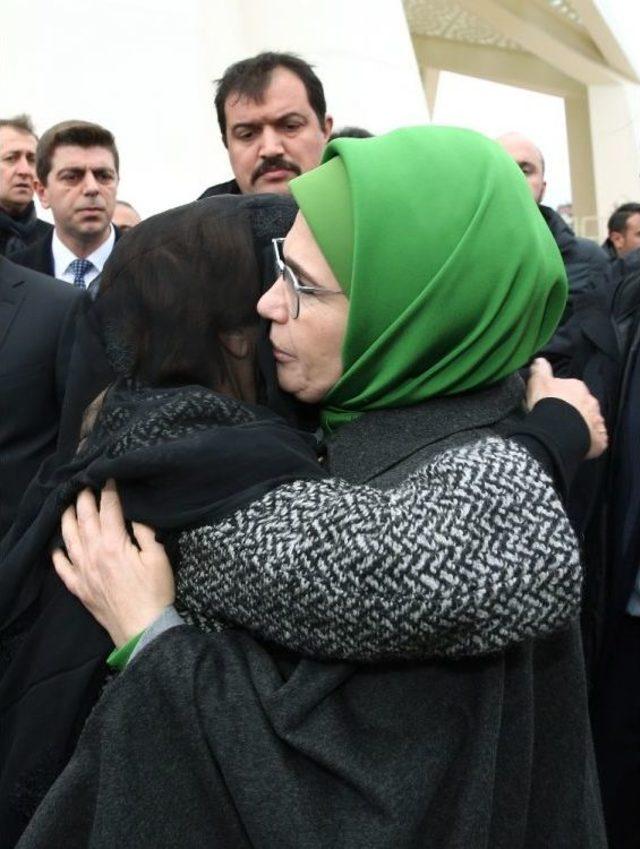 Cumhurbaşkanı Erdoğan Ve Eşi Emine Erdoğan, Yılmaz Ailesine Başsağlığı Diledi