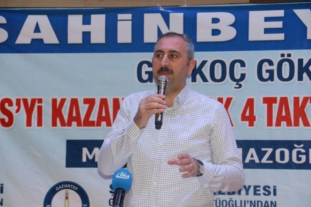 Adalet Bakanı G&uuml;l Sınava Girecek Adaylara Tavsiyelerde Bulundu