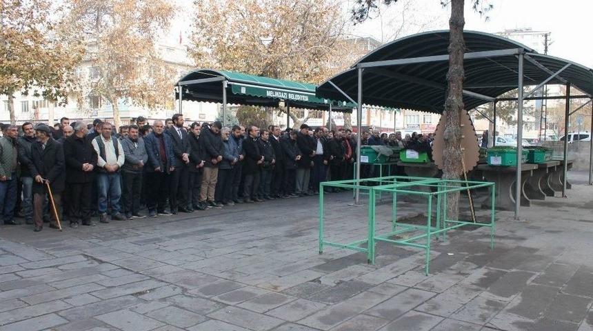 Trafik Ter&ouml;r&uuml; Mağduru Vatandaş Toprağa Verildi