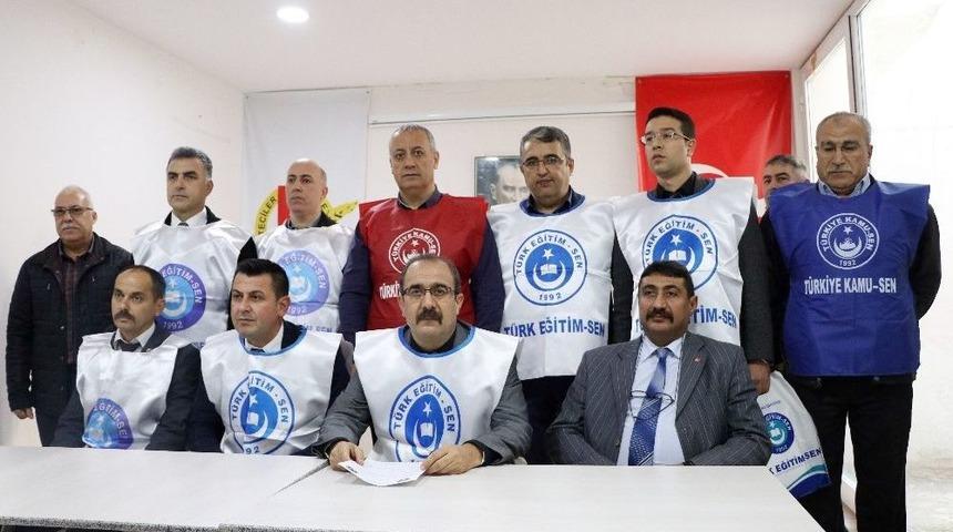 Mersin&rsquo;de Eğitimciler İzmir&rsquo;de Okul M&uuml;d&uuml;r&uuml;n&uuml;n &Ouml;ld&uuml;r&uuml;lmesine Tepki G&ouml;sterdi