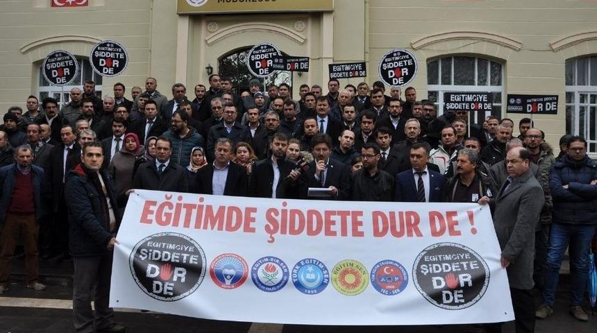 Uşak&rsquo;ta &Ouml;ğretmenler Şiddete Hayır Dedi