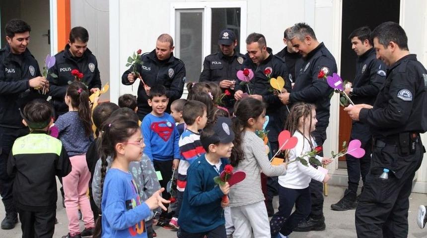 Kreş &Ouml;ğrencileri Polis Amcalarını Unutmadı