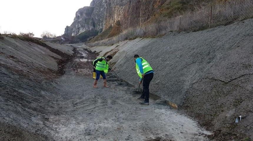 Ali Kaya Deresinin Beton Kısımlarında Onarım &Ccedil;alışması Yapıldı