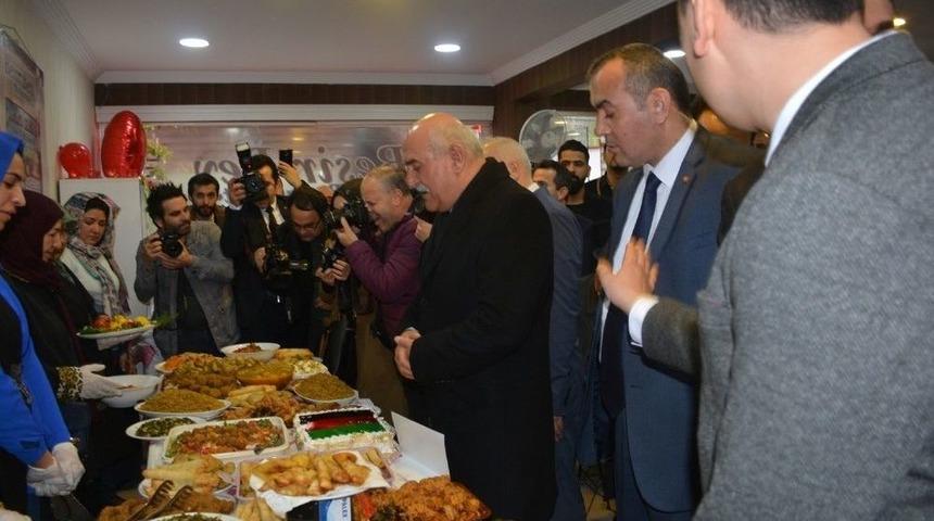 &Uuml;lkelerine &Ouml;zg&uuml; Yemekleri Tanıttılar