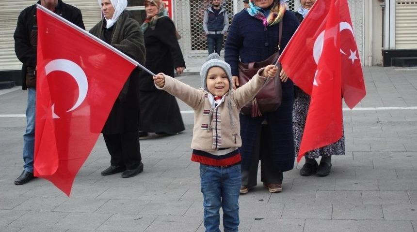 Uşaklılar Ve K&ouml;yl&uuml;ler Derelerine Sahip &Ccedil;ıktı