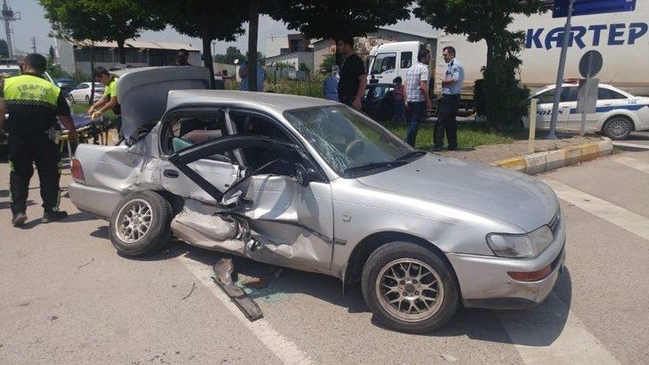 Otomobil İle Kamyonet Çarpıştı: 1’i Çocuk 5 Kişi Yaralandı G5