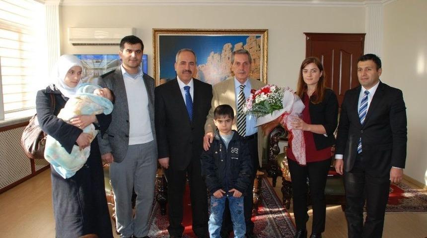 Suriyeli Aile Vali Kalkancı&rsquo;yla Bir Araya Geldi