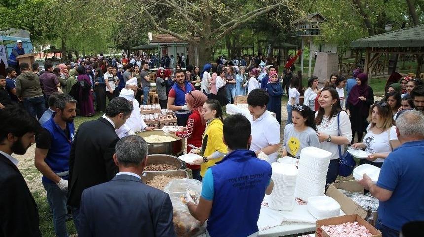 &Uuml;niversite &Ouml;ğrencileri Bahar Şenliğinde Stres Attı