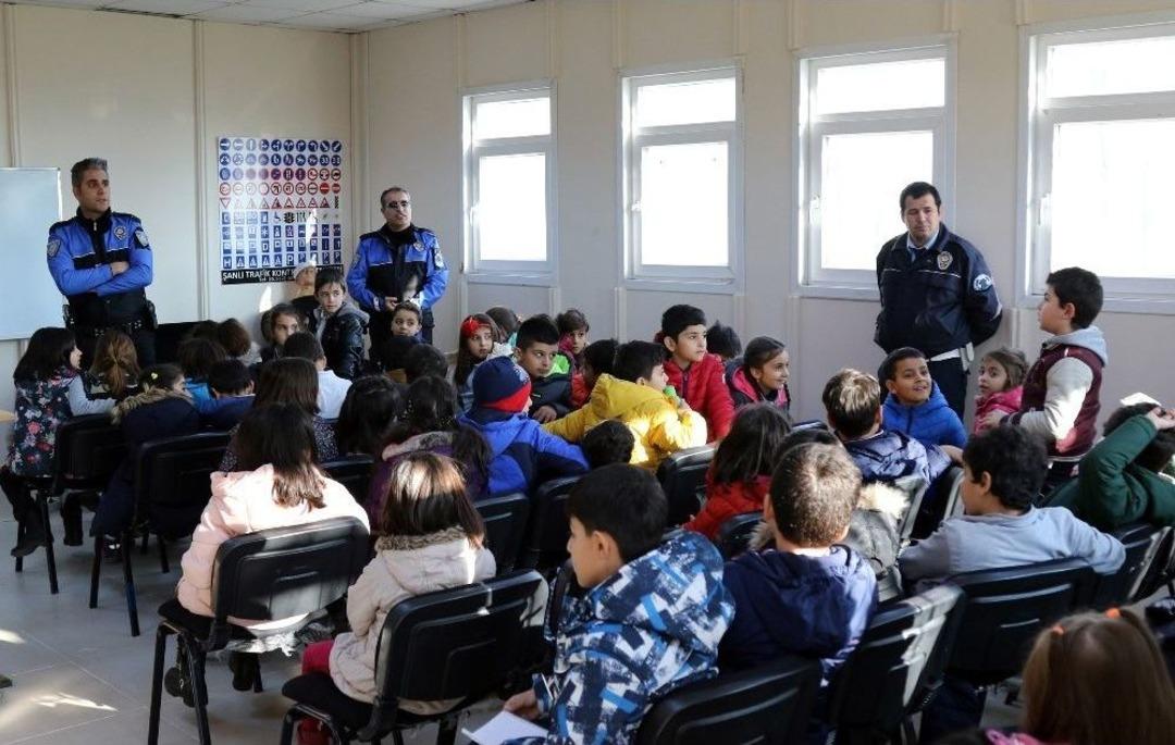 Minikler Hem Eğlendi Hem Trafik Kurallarını &Ouml;ğrendi